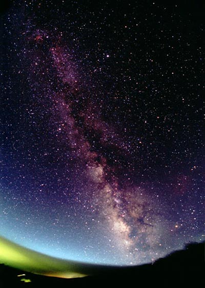 La Vía Láctea en un cielo estrellado. Tomada de www.astrored.org