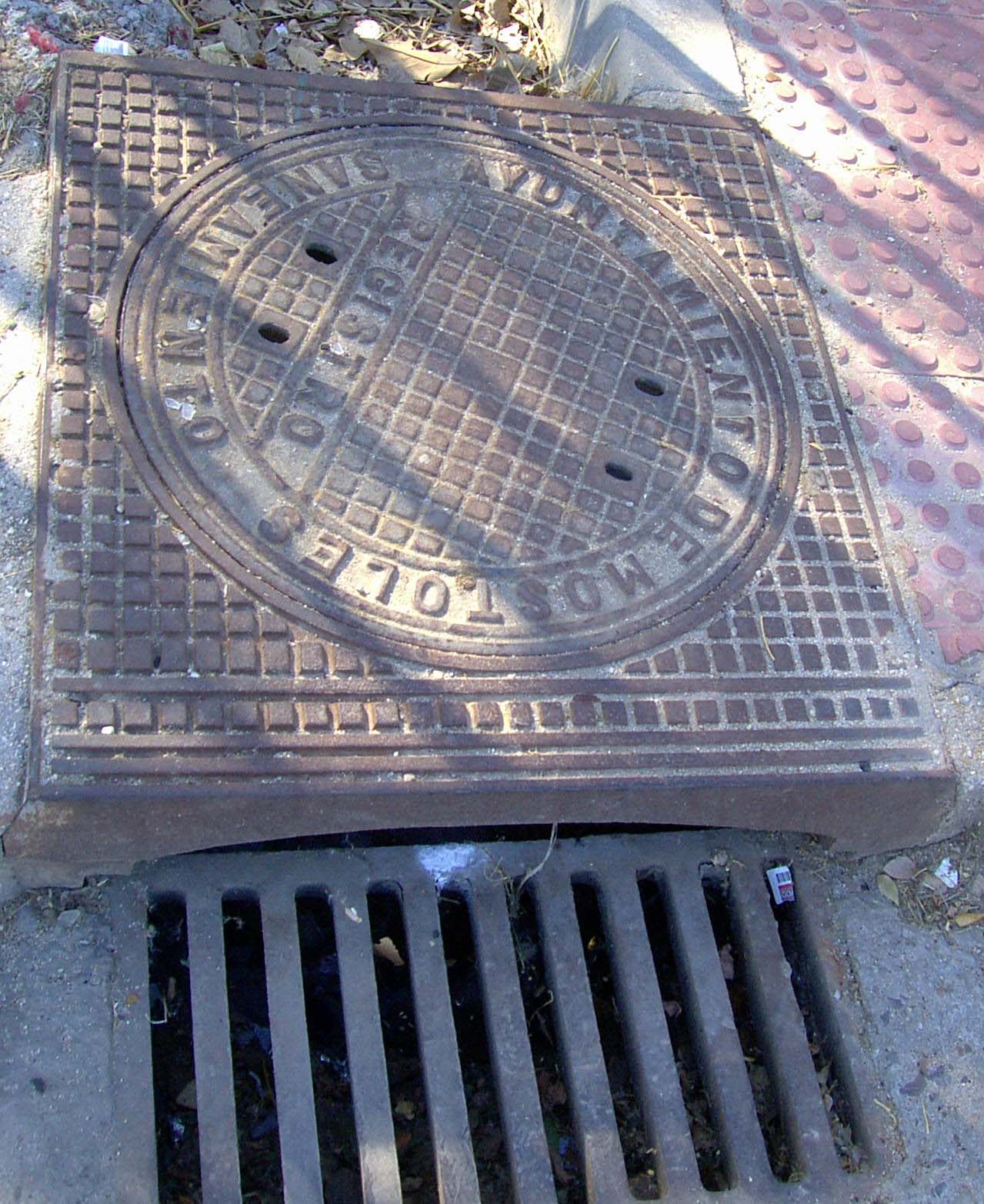 El vertido de aguas residuales en las ciudades es un grave problema medioambiental que se puede reducir utilizando biotecnologías. Imagen: De Mier y Leva