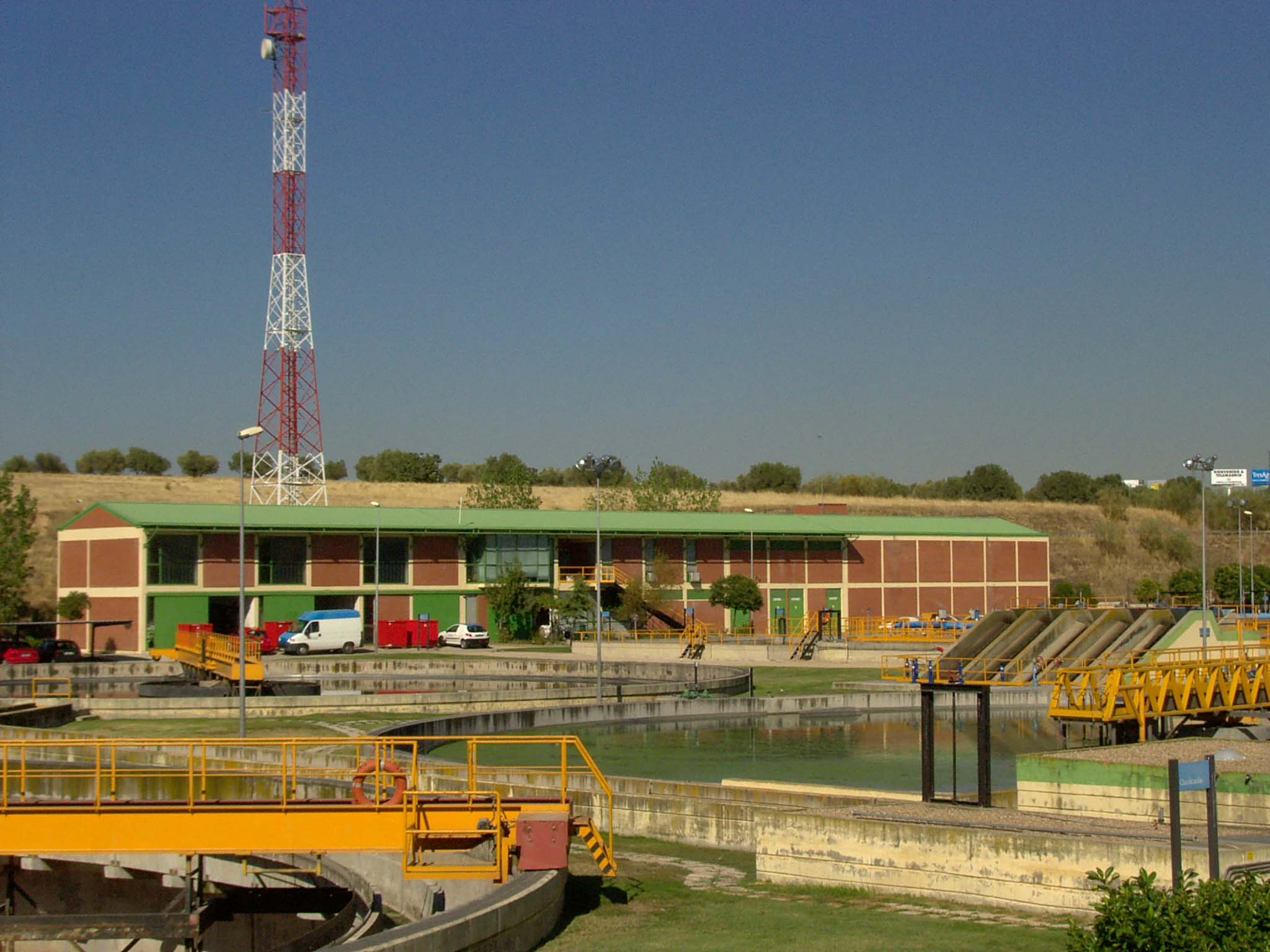 Depuradora de aguas residuales de un núcleo urbano. Imagen: De Mier y Leva