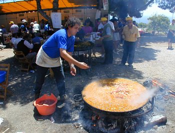 Los cambios que se producen en nuestro organismo cuando vemos y olemos comida, como por ejemplo la producción de saliva, se deben a una respuesta rápida producida por el Sistema Nervioso. Tomada de www.rocinantestravels.com