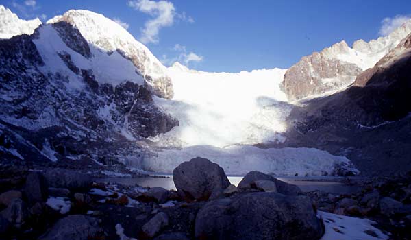 El agua helada es un potente agente geológico.